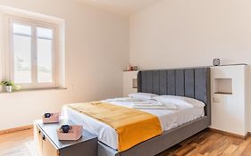 Leaning Tower Holiday Home - Comfort King Size Rooms